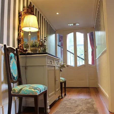 לינה וארוחת בוקר Rosemount House 4*